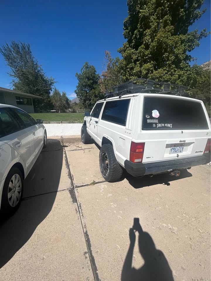 1988 Jeep Cherokee 2-Door XJ – 4.0L Inline. Collectors item as well as runs well in Provo, UT (photo 5) — photo 5