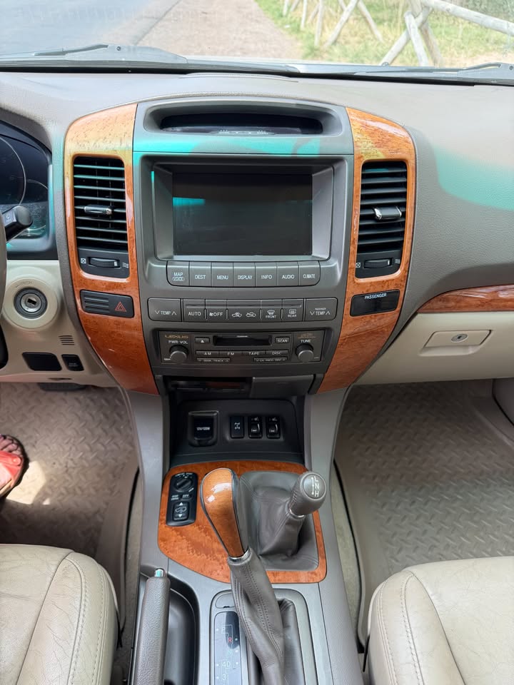 2005 Lexus GX · GX 470 Sport Utility 4D in Fort Collins, CO (photo 5) — photo 5