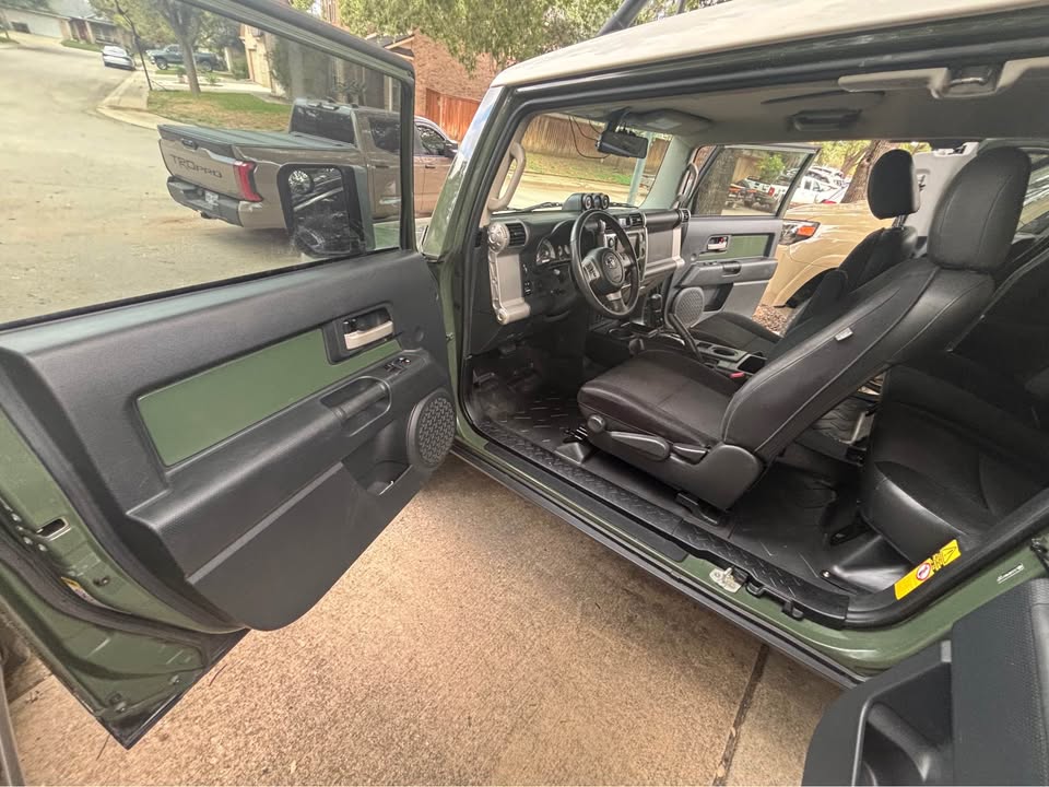 2011 Toyota FJ Cruiser · Sport Utility 2D in Helotes, TX (photo 5) — photo 5