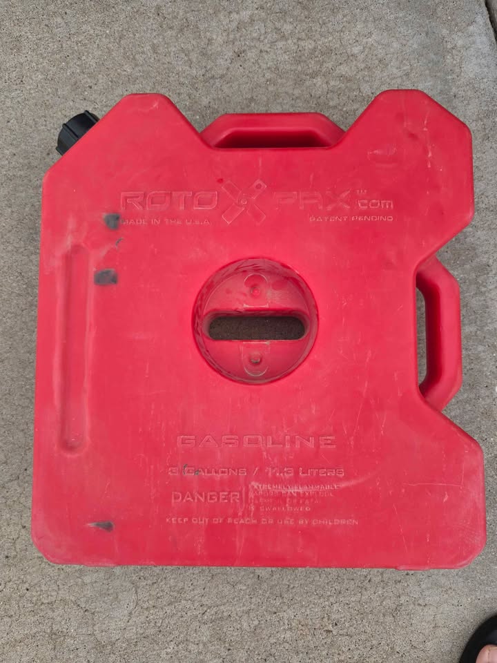 RotopaX 3 Gallon Gasoline Container with Mounting Hardware in Cave Creek, AZ (photo 5) — photo 5