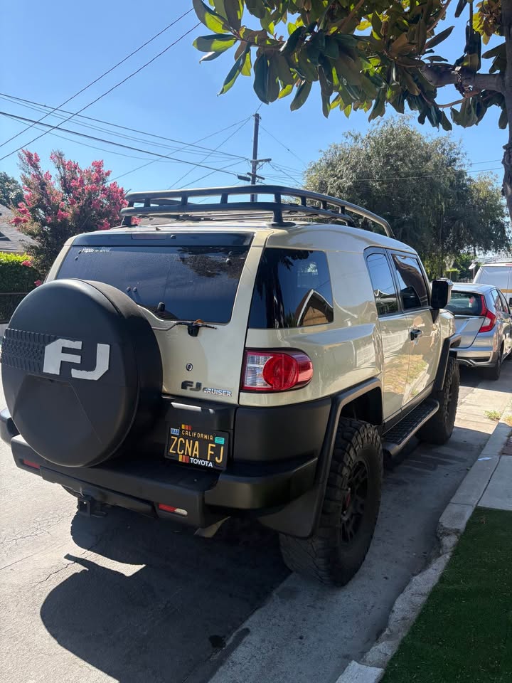 2008 Toyota FJ Cruiser · Sport Utility 2D in Bell Gardens, CA (photo 5) — photo 5
