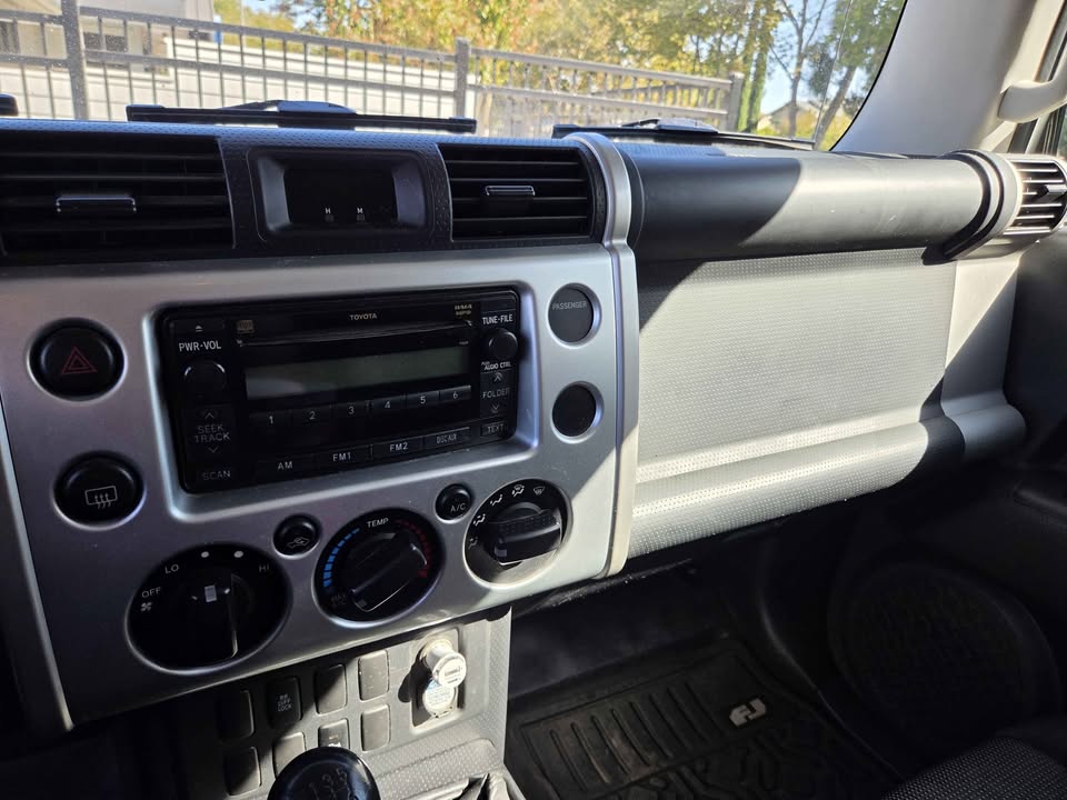 2008 Toyota FJ Cruiser · 4x4 Manual 6 Speed in North Highlands, CA (photo 5) — photo 5