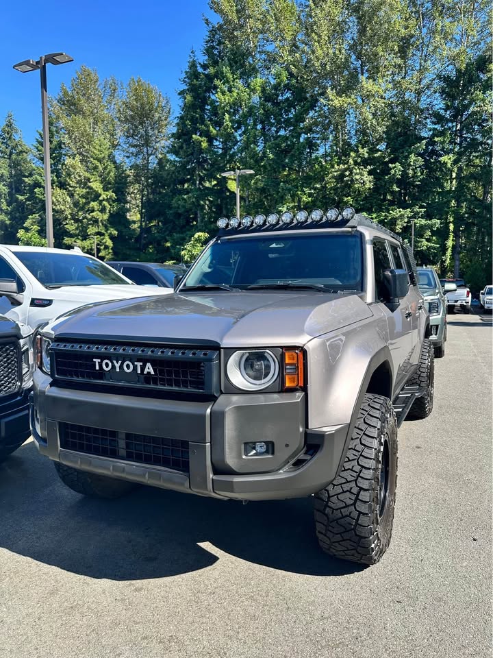 2024 Toyota land cruiser — photo 2