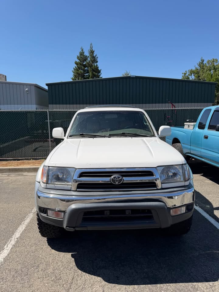2000 Toyota 4Runner · SR5 Sport Utility 4D in Fresno, CA (photo 12) — photo 12
