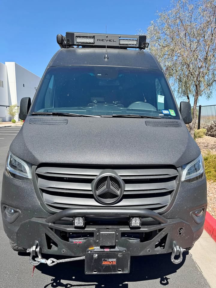 2025 Winnebago revel 44e awd 17,000 miles in Mesa, AZ (photo 1) — photo 1