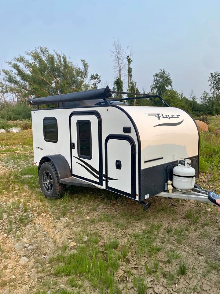 2018 Intech Flyer Persue Camper Trailer — photo 1