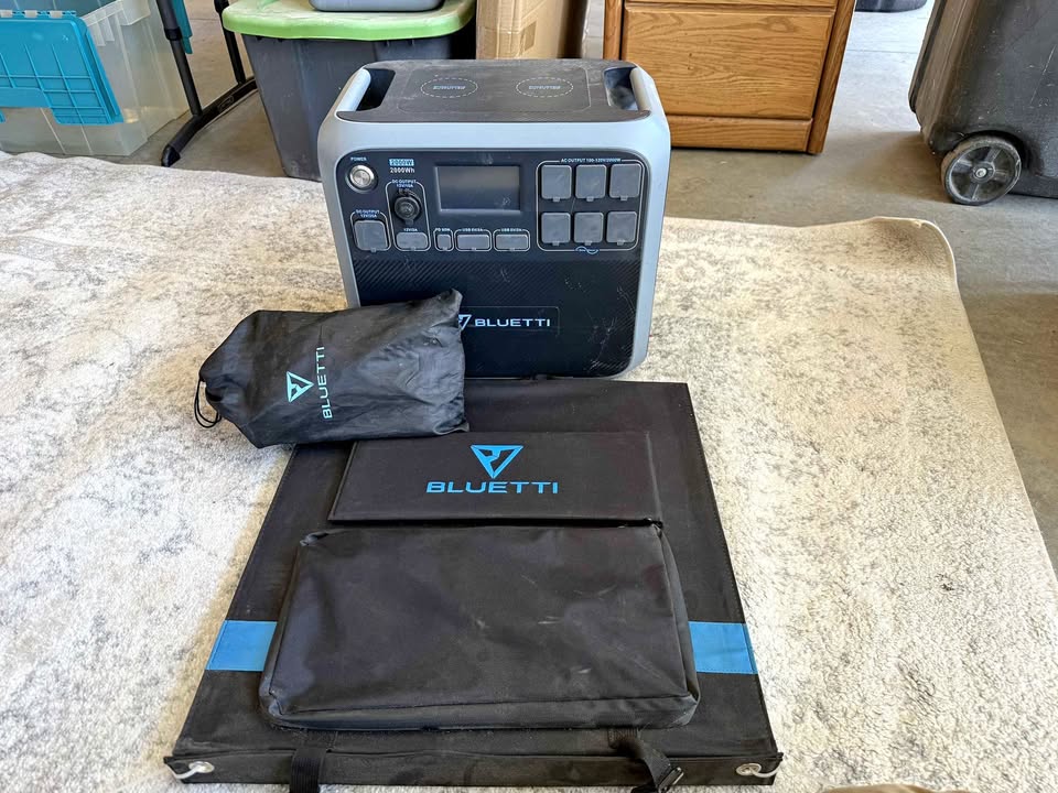 Bluetti AC200p/bluetti solar panel price reduced in Fraser, CO (photo 1)