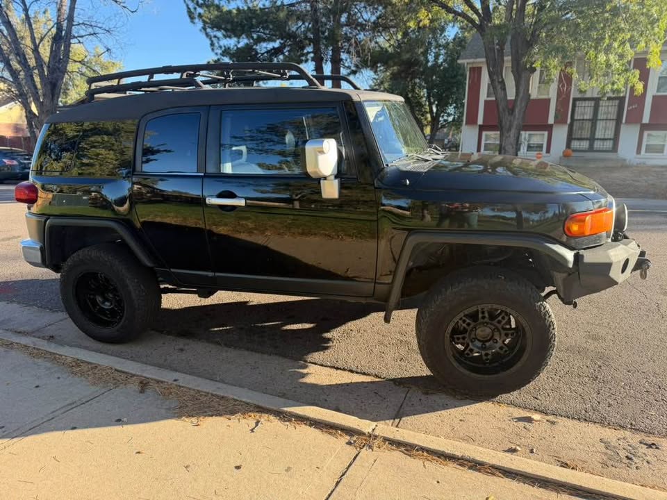2010 Toyota FJ Cruiser · Sport Utility 2D in Lakewood, CO (photo 6) — photo 6