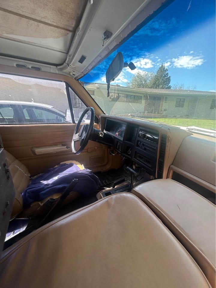 1988 Jeep Cherokee 2-Door XJ – 4.0L Inline. Collectors item as well as runs well in Provo, UT (photo 6) — photo 6