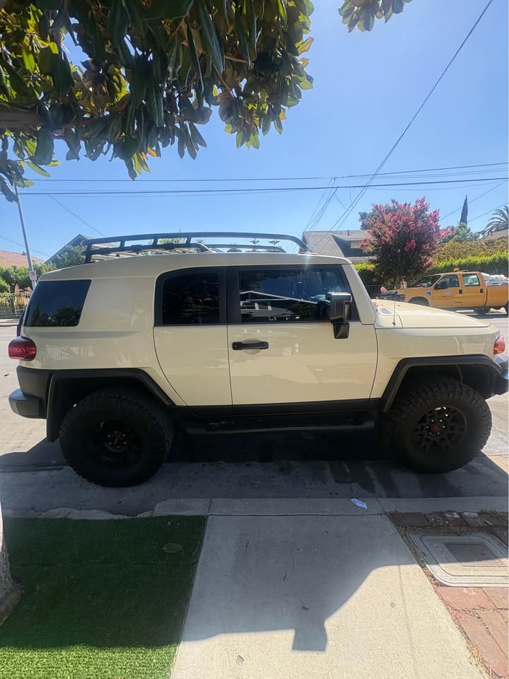 2008 Toyota FJ Cruiser · Sport Utility 2D in Bell Gardens, CA (photo 6) — photo 6