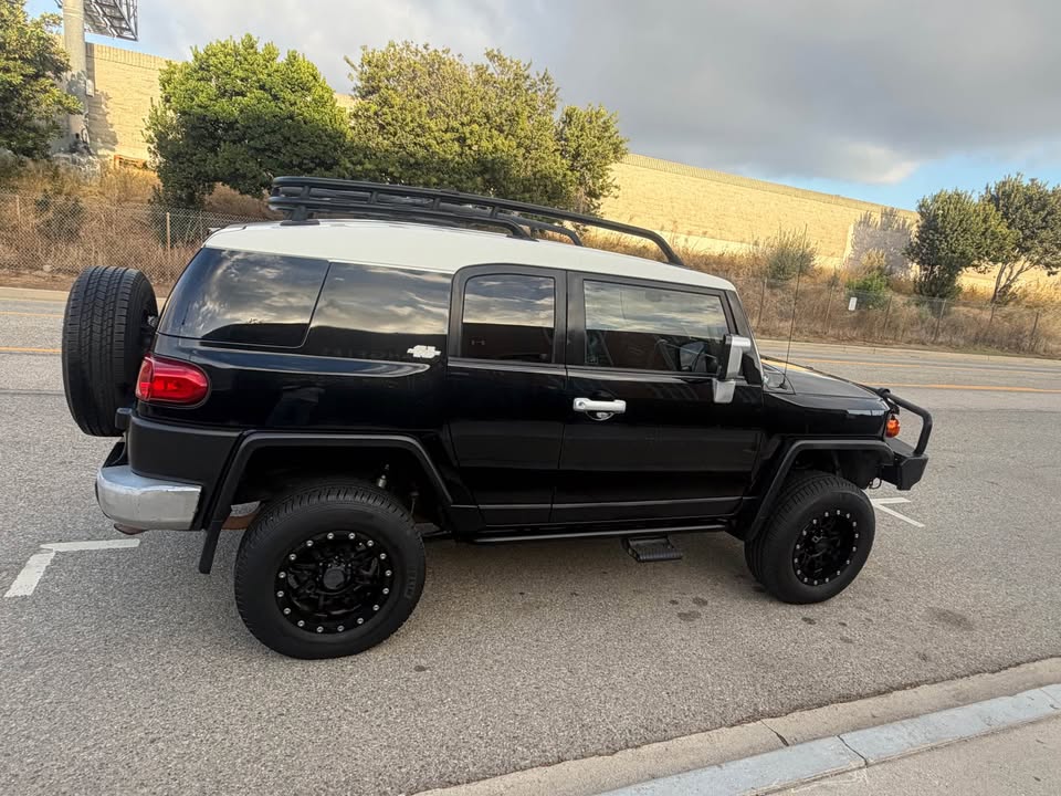 2010 Toyota FJ Cruiser · Sport Utility 2D in Wilmington, CA (photo 6) — photo 6