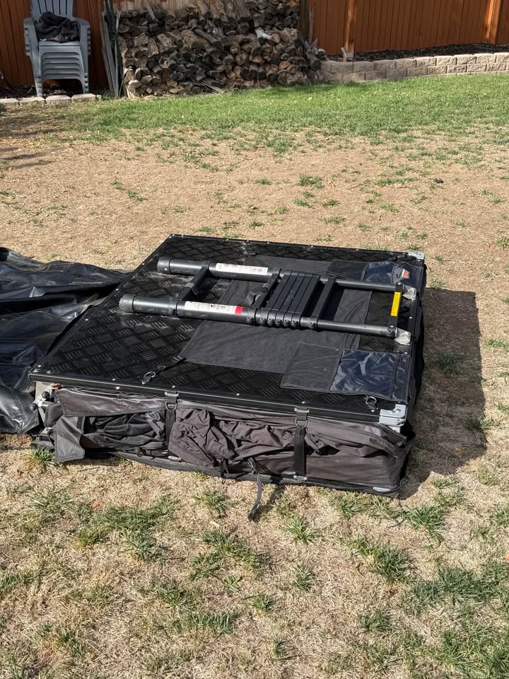 ROAM Vagabond XL 1.0 Rooftop Tent – Annex + Insulated Liner in Wheat Ridge, CO (photo 6) — photo 6