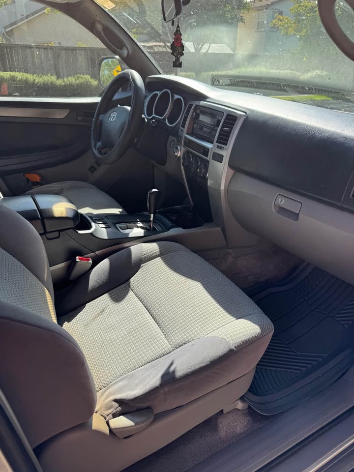 2005 Toyota 4Runner · SR5 Sport Utility 4D in Vacaville, CA (photo 12) — photo 12