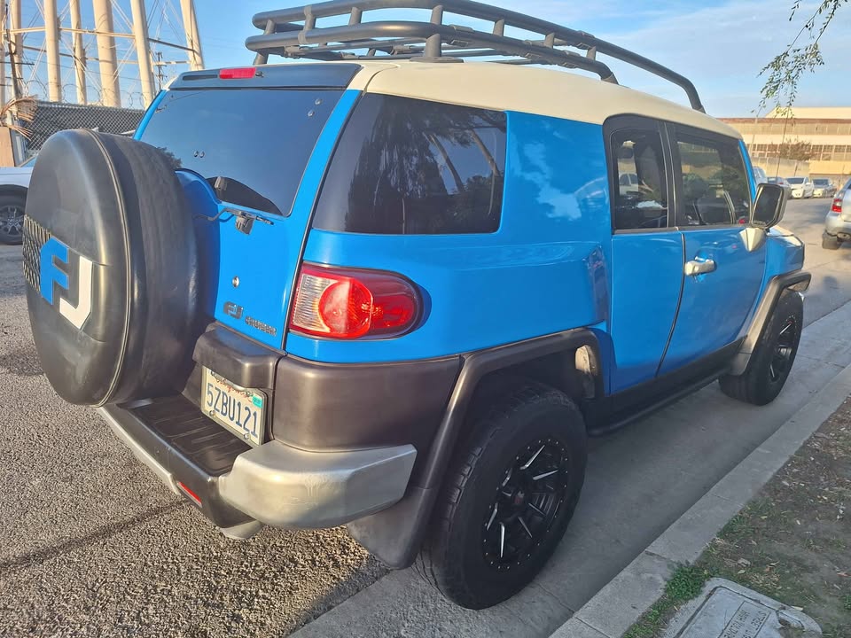 2007 Toyota FJ Cruiser · Sport Utility 2D in Bell Gardens, CA (photo 6) — photo 6