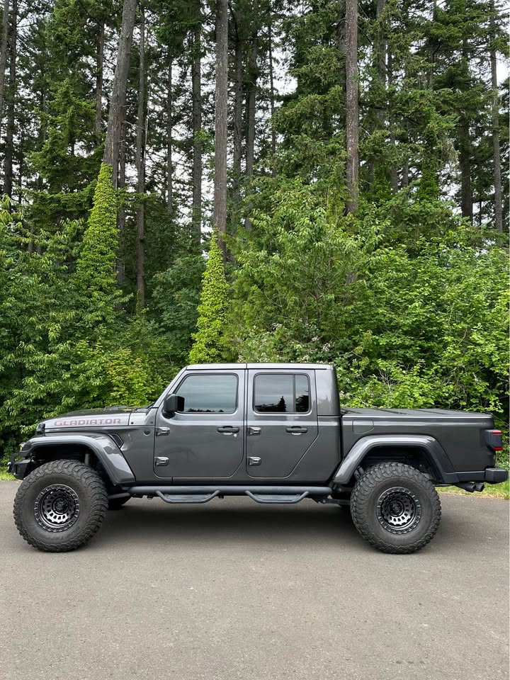 2020 Jeep Gladiator · Overland Pickup 4D 5 ft in Hillsboro, OR (photo 2) — photo 2