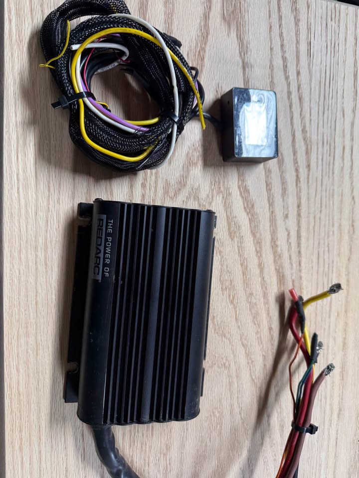 Redarc BDBC Dual Battery Charger in Riverside, CA (photo 2) — photo 2