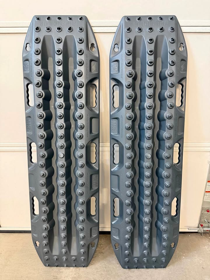 MAXTRAX MKII GUNMETAL GREY w/Lanyard ***NEVER USED*** in Surprise, AZ (photo 1) — photo 1