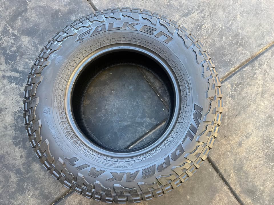LT285/70/R17 FALKEN WILDPEAK A/T in Phoenix, AZ (photo 4) — photo 4