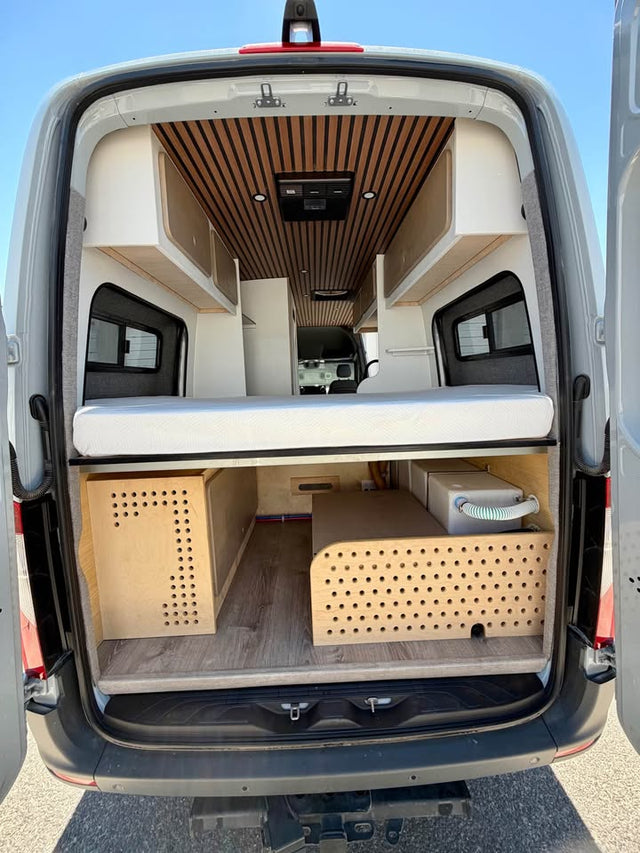 2023 Mercedes-Benz sprinter 2500 awd 170” wb — photo 2