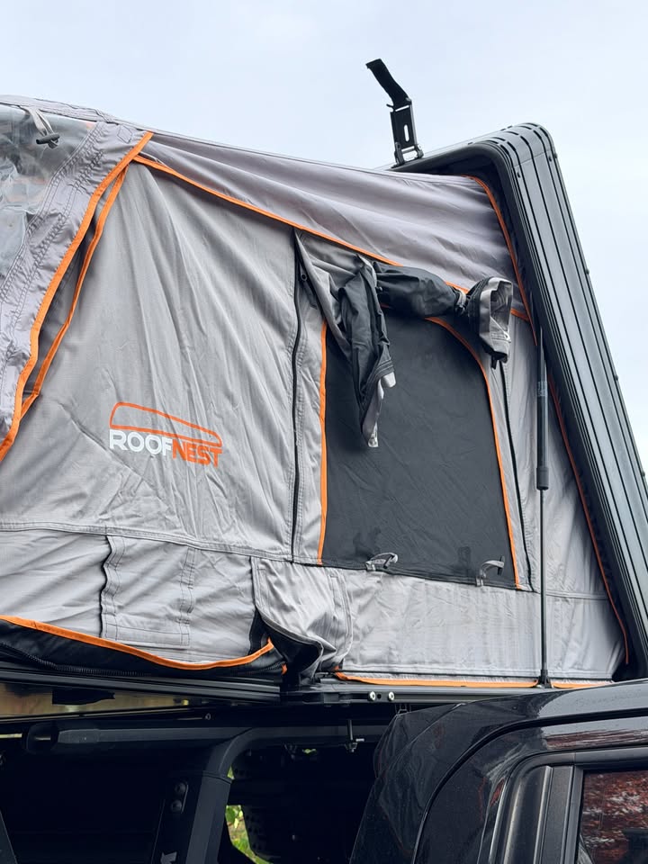 Roofnest Condor Overland 2 hardshell rooftop tent in Bend, OR (photo 7) — photo 7