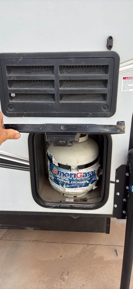 2019 Palomino Backpack Edition HS-750 Truck Camper in Mesa, AZ (photo 7) — photo 7