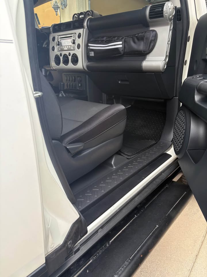 2012 Toyota FJ Cruiser · Sport Utility 2D in San Antonio, TX (photo 7) — photo 7
