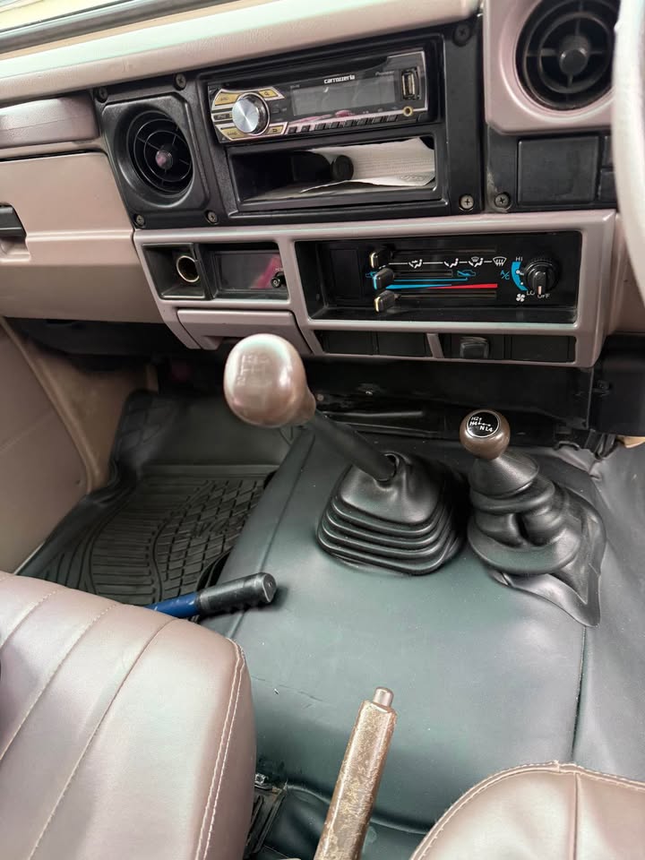 TOYOTA LAND CRUISER in Oakland, CA (photo 7) — photo 7