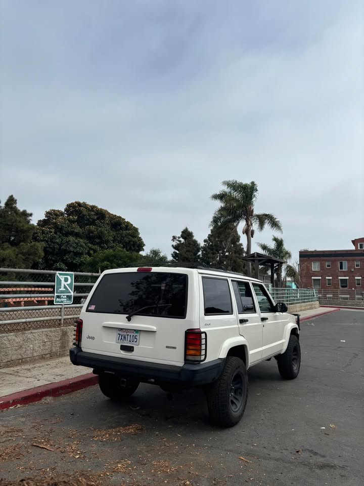 2000 Jeep Cherokee · Sport 4D in Venice, CA (photo 7) — photo 7
