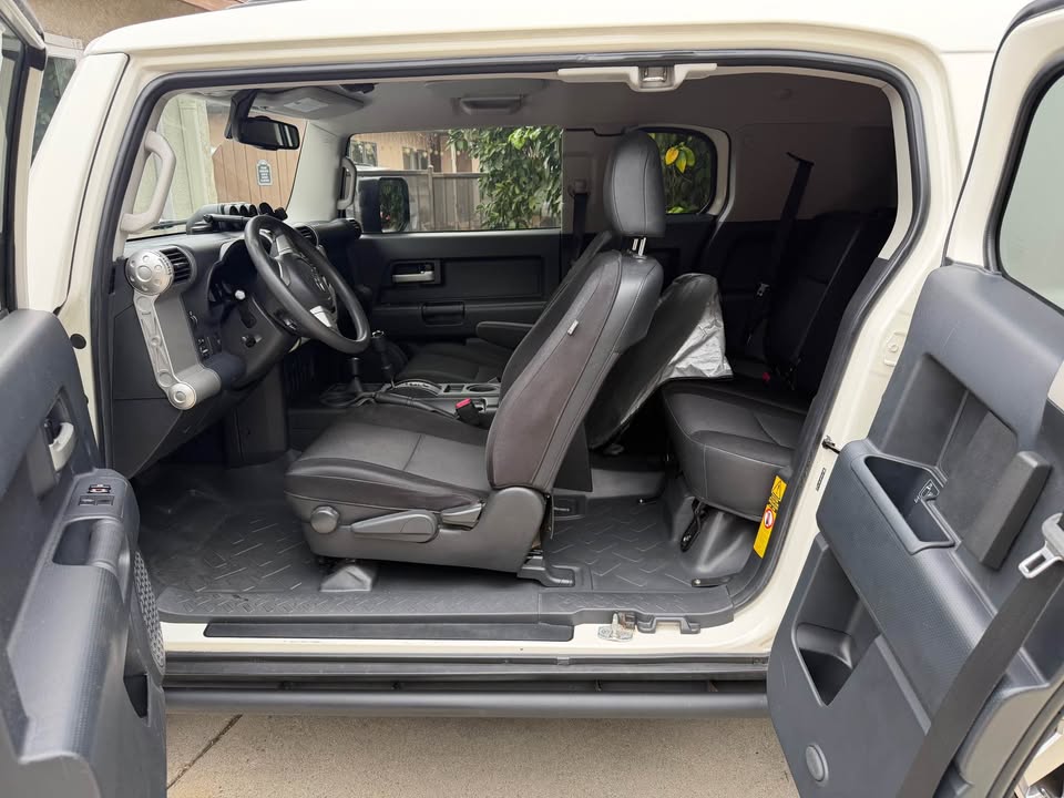 2014 Toyota FJ Cruiser · 4x4 5 speed Auto in Sun Valley, CA (photo 7) — photo 7