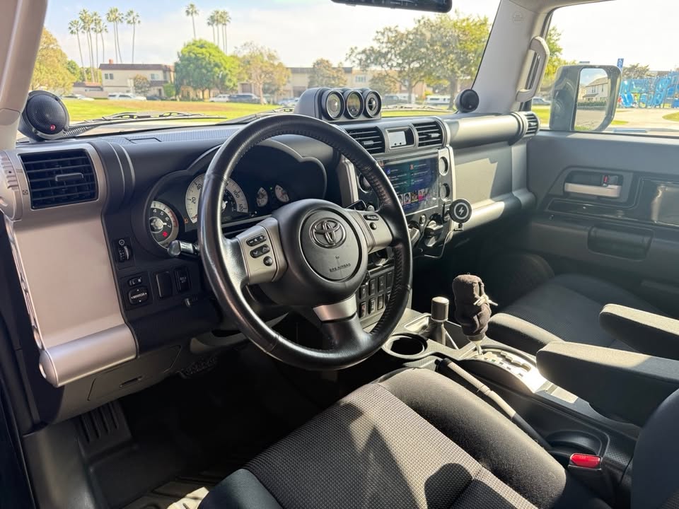2012 Toyota FJ Cruiser 4WD in Huntington Beach, CA (photo 7) — photo 7