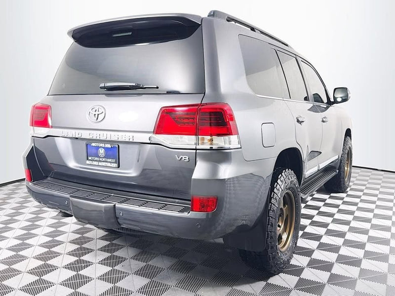 2016 Toyota land cruiser v8 in Tacoma, WA (photo 8) — photo 8