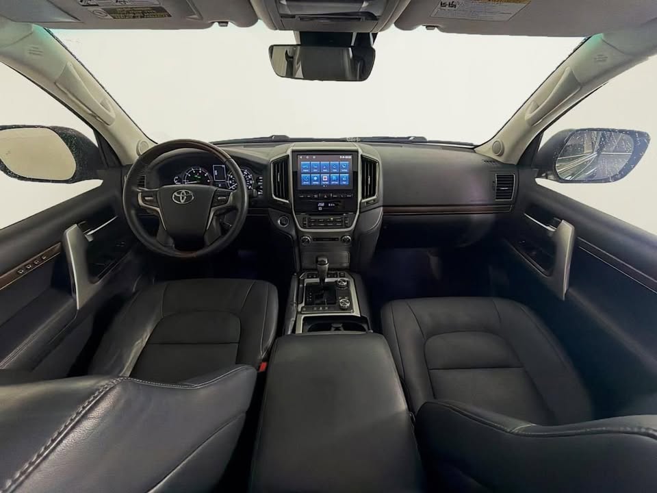 2016 Toyota land cruiser v8 in Tacoma, WA (photo 2) — photo 2