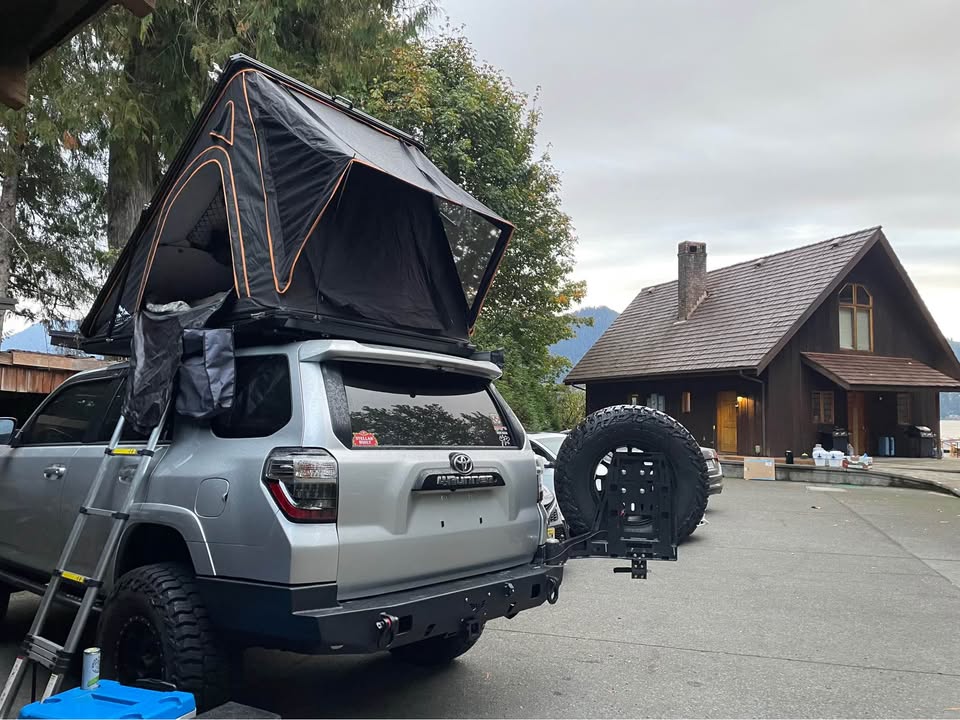 CVT (Cascadia Vehicle Tents) hard shell rooftop tent in Dixon, CA (photo 2) — photo 2