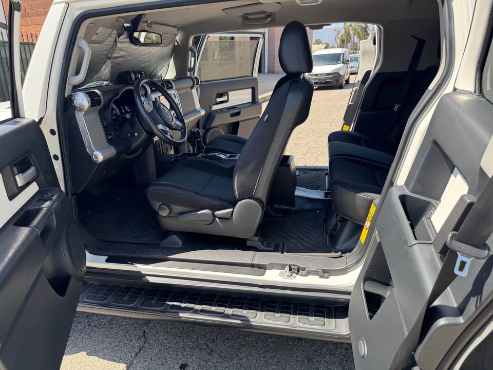 2013 Toyota FJ Cruiser · Sport Utility 2D in Ontario, CA (photo 7)