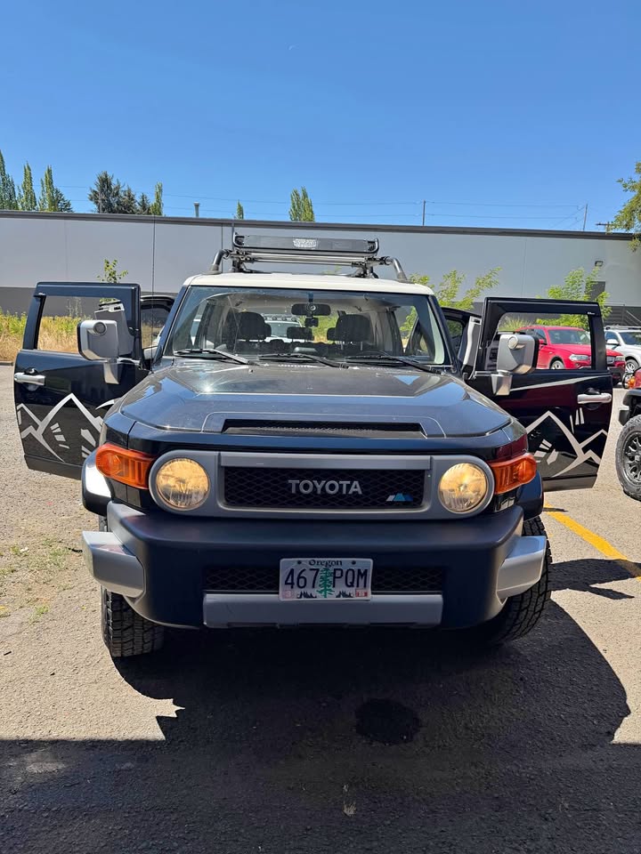 2007 Toyota FJ Cruiser in Beaverton, OR (photo 1) — photo 1