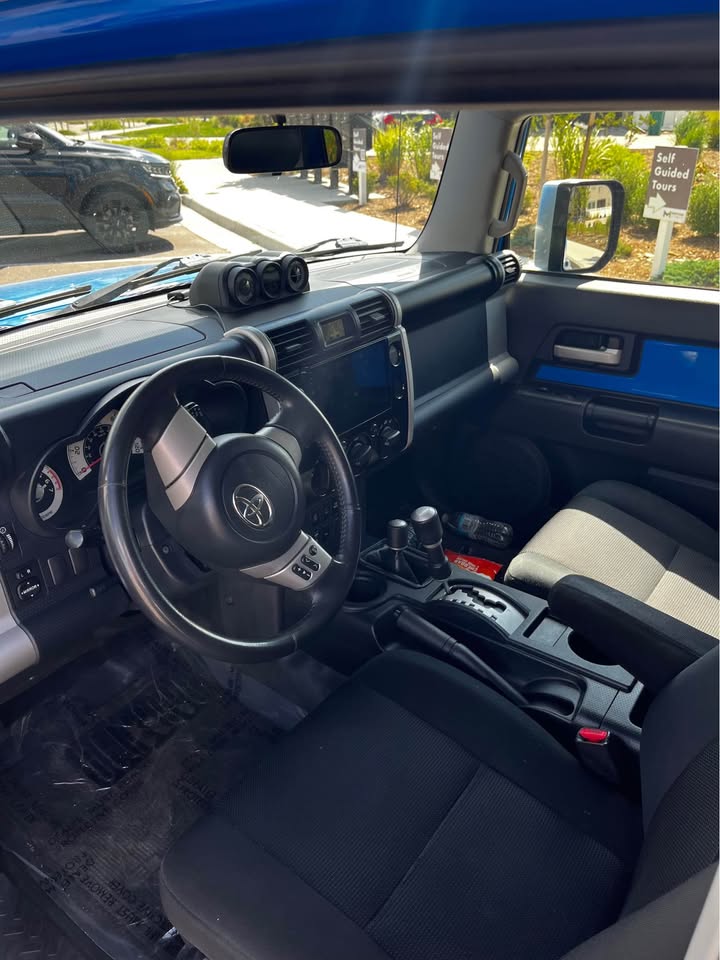 2007 Toyota FJ Cruiser · Sport Utility 2D in Aurora, CO (photo 9)