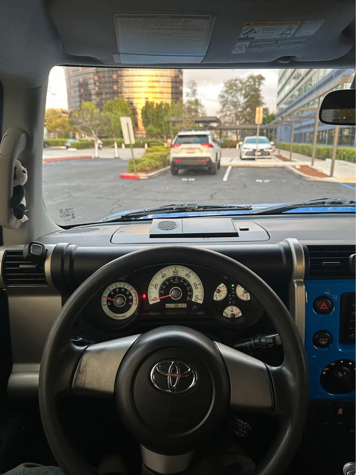 2007 Toyota FJ Cruiser · 4x4 in Irvine, CA (photo 8) — photo 8