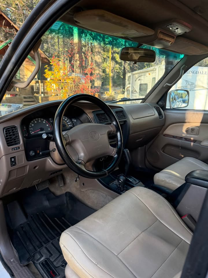 2000 Toyota 4Runner · SR5 Premium Sport Utility 4D in Soda Springs, CA (photo 8) — photo 8