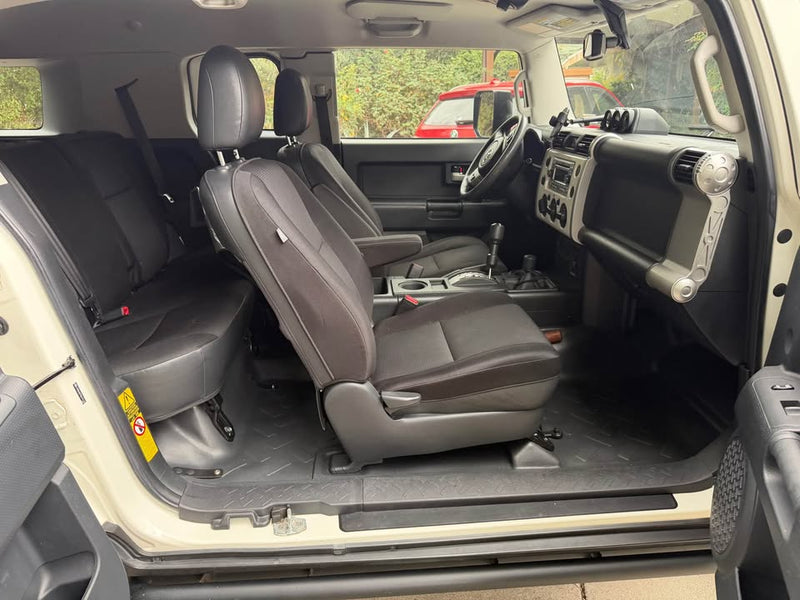 2014 Toyota FJ Cruiser · 4x4 5 speed Auto in Sun Valley, CA (photo 8) — photo 8