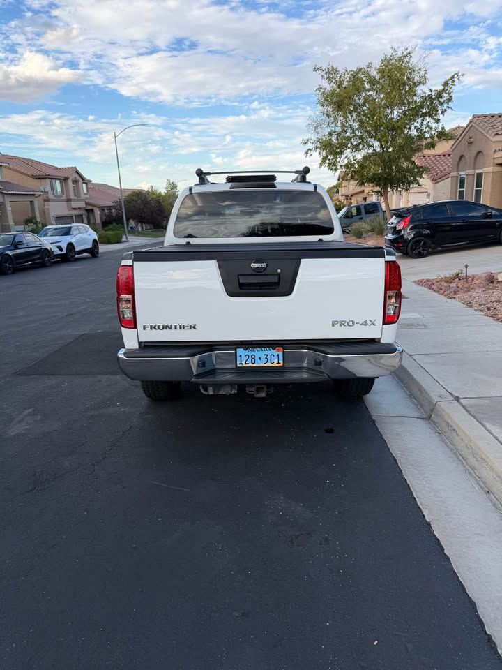 2011 Nissan Frontier Crew Cab · PRO-4X Pickup 4D 5 ft in Henderson, NV (photo 8) — photo 8