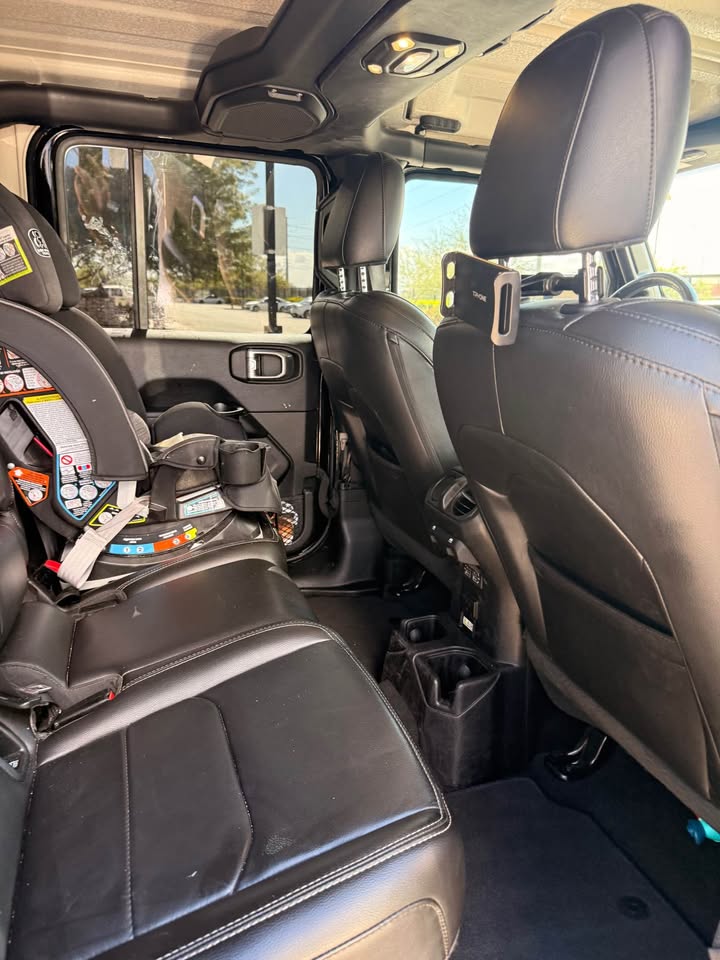 2021 Jeep Gladiator · Overland Pickup 4D 5 ft in Surprise, AZ (photo 8) — photo 8