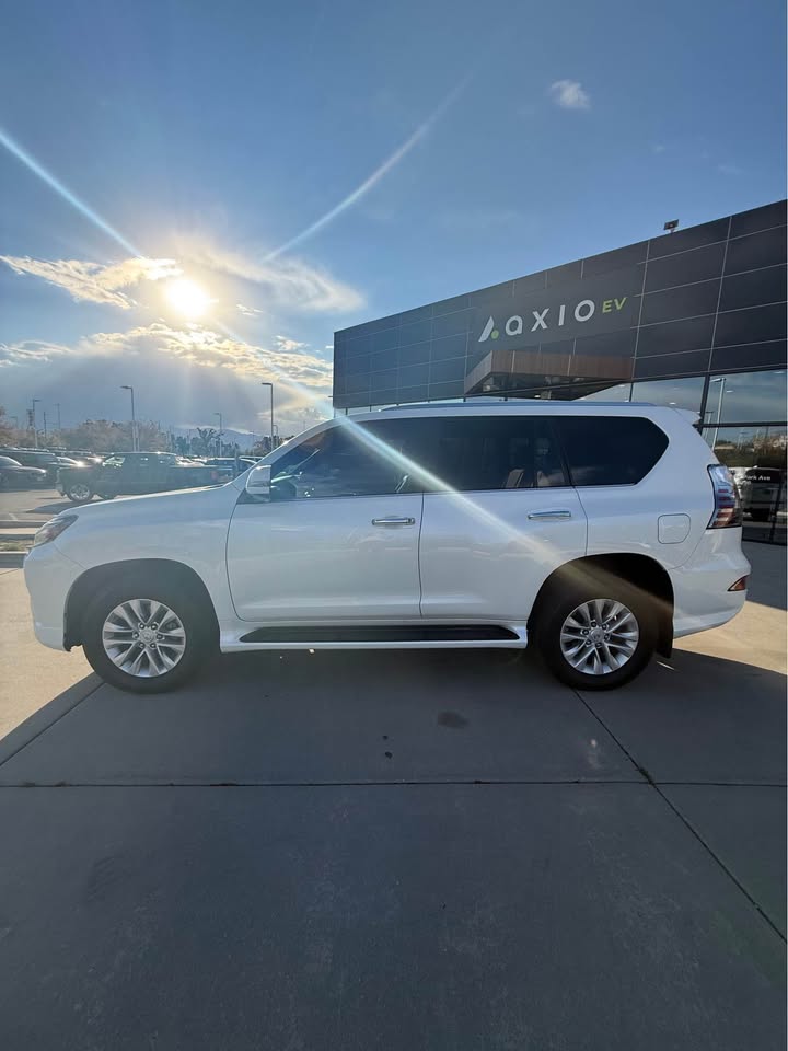 2021 Lexus GX GX 460 Premium Sport Utility 4D in Sandy, UT (photo 8) — photo 8