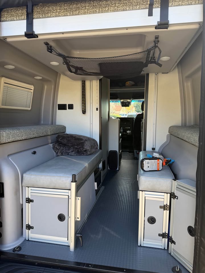 2021 Mercedes-Benz Revel · 4x4 in Yorba Linda, CA (photo 8) — photo 8