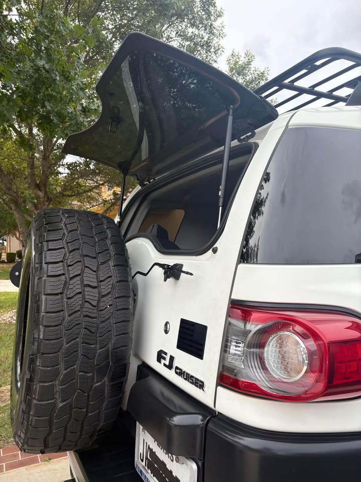 2012 Toyota FJ Cruiser · Sport Utility 2D in San Antonio, TX (photo 8) — photo 8