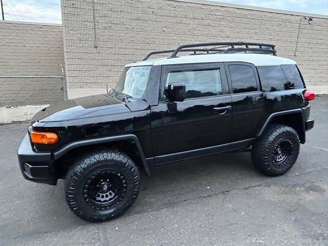 2009 Toyota FJ Cruiser 4WD in Kirkland, WA (photo 5)