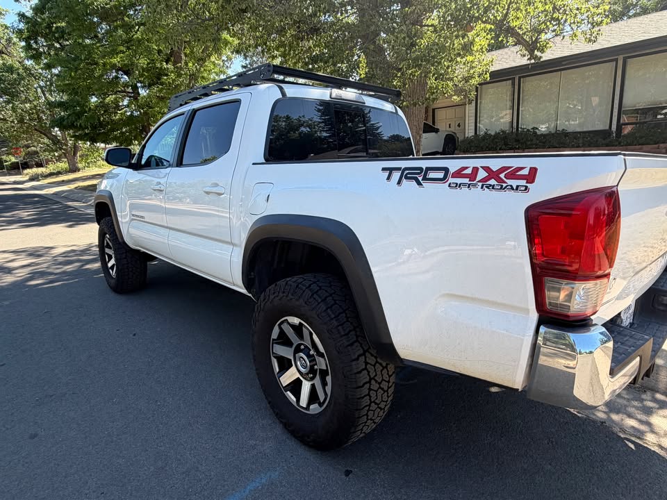 2017 Toyota tacoma trd off-road 4x4 double cab - lifted, 33" falken wildpeaks, roof rack in Denver, CO (photo 9)