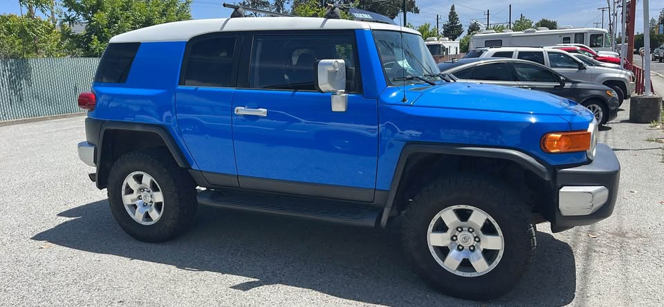 2007 Toyota FJ Cruiser · Sport Utility 2D in San Carlos, CA (photo 3)