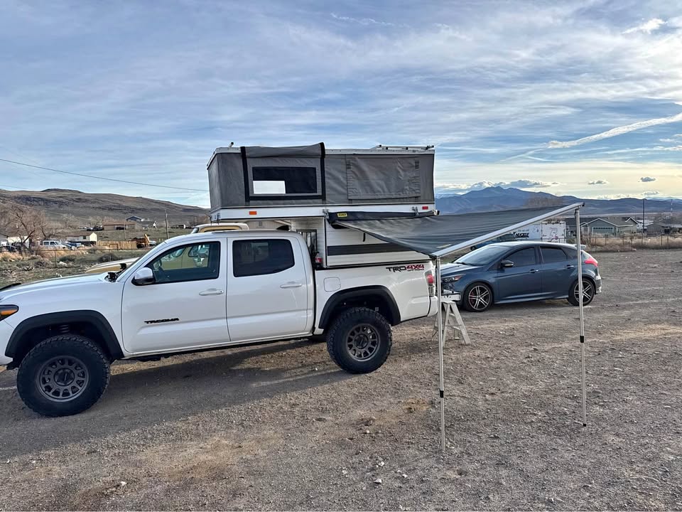 Four Wheel Camper for Tacoma or Five Foot Bed Midsize Truck in Silver Springs, NV (photo 1)