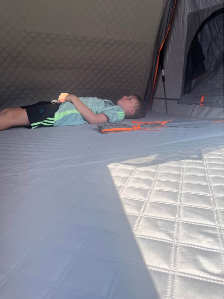 Roofnest Condor XL Rooftop Tent in Troy, MI (photo 4) — photo 4