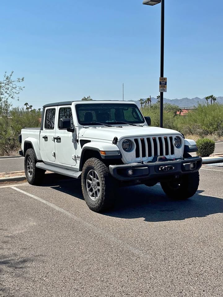 2020 Jeep Gladiator · Overland Pickup 4D 5 ft in Tucson, AZ (photo 1) — photo 1